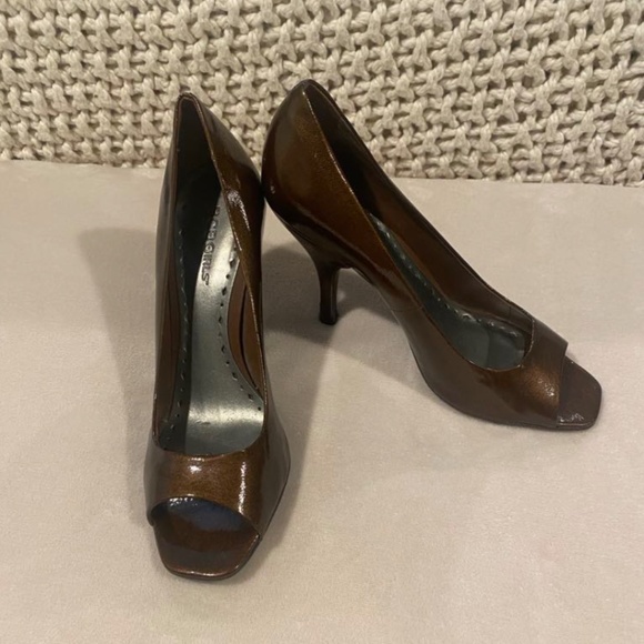 BCBGirls brown shiny open toe high heels - Picture 6 of 6